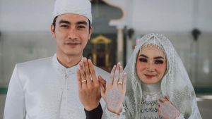 6 Foto Pernikahan Taaruf Evan Marvino & Uffri Datun, Dari Fans ke Pelaminan