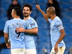 Saat Fernandinho Cegah Pemain Manchester City Berpelukan