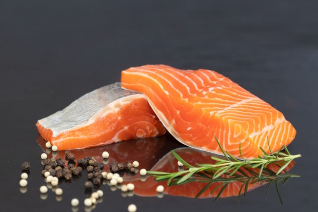 Salmon kaya akan omega 3, merupakan sumber protein, dan sedikit tambahan magnesium.