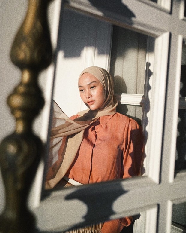 Gaya hijab Indah Nada Puspita. Sumber: @indahnadapuspita Indah Nada Puspita