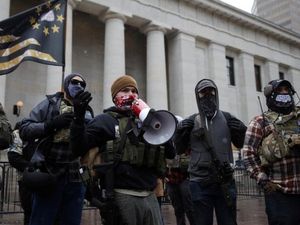 Ramai Demonstran Bersenjata di AS, FBI Sudah Ingatkan Jauh-jauh Hari Ramai Demonstran Bersenjata di AS, FBI Sudah Ingatkan Jauh-jauh Hari