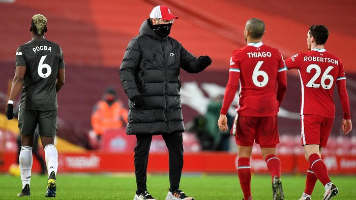 LIVERPOOL, ENGLAND - JANUARY 17: Jurgen Klopp, Manager of Liverpool interacts with Andrew Robertson after the Premier League match between Liverpool and Manchester United at Anfield on January 17, 2021 in Liverpool, England. Sporting stadiums around England remain under strict restrictions due to the Coronavirus Pandemic as Government social distancing laws prohibit fans inside venues resulting in games being played behind closed doors. (Photo by Paul Ellis - Pool/Getty Images)