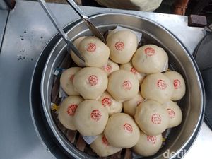 Kelezatan Bakpao Tjuyen dari Jombang yang Eksis Sejak 35 Tahun Lalu Kelezatan Bakpao Tjuyen dari Jombang yang Eksis Sejak 35 Tahun Lalu