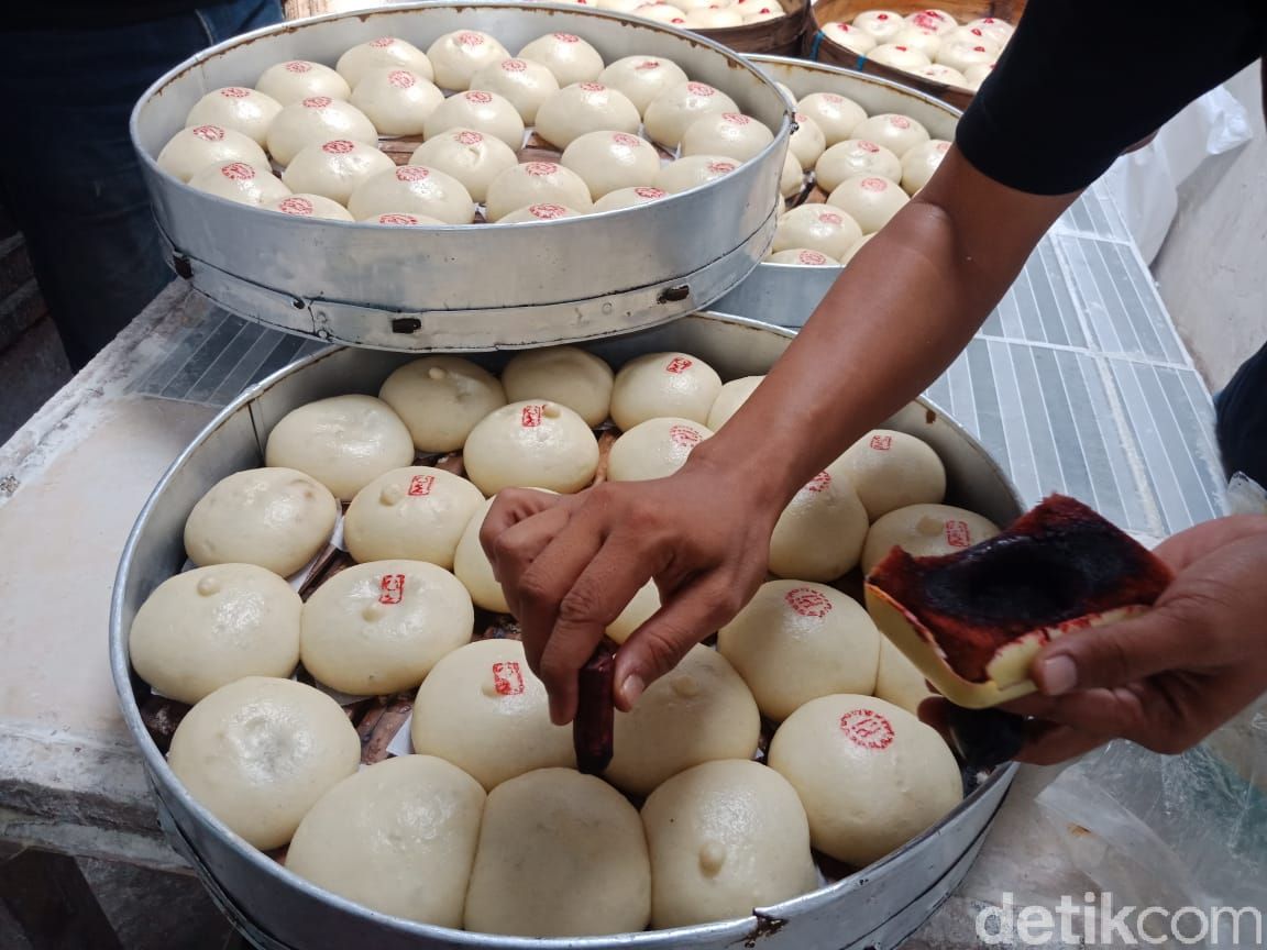 kelezatan-bakpao-tjuyen-dari-jombang-yang-eksis-sejak-35-tahun-lalu-2.jpeg