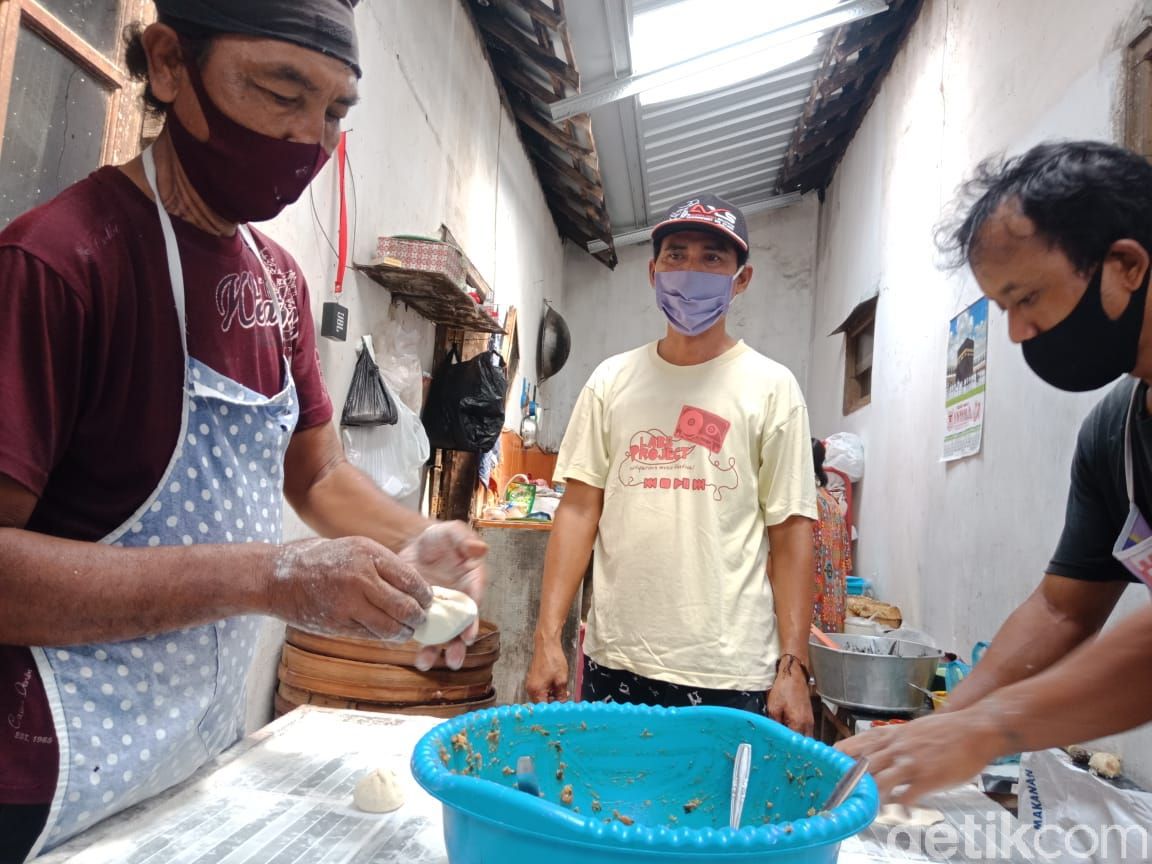 kelezatan-bakpao-tjuyen-dari-jombang-yang-eksis-sejak-35-tahun-lalu-8.jpeg