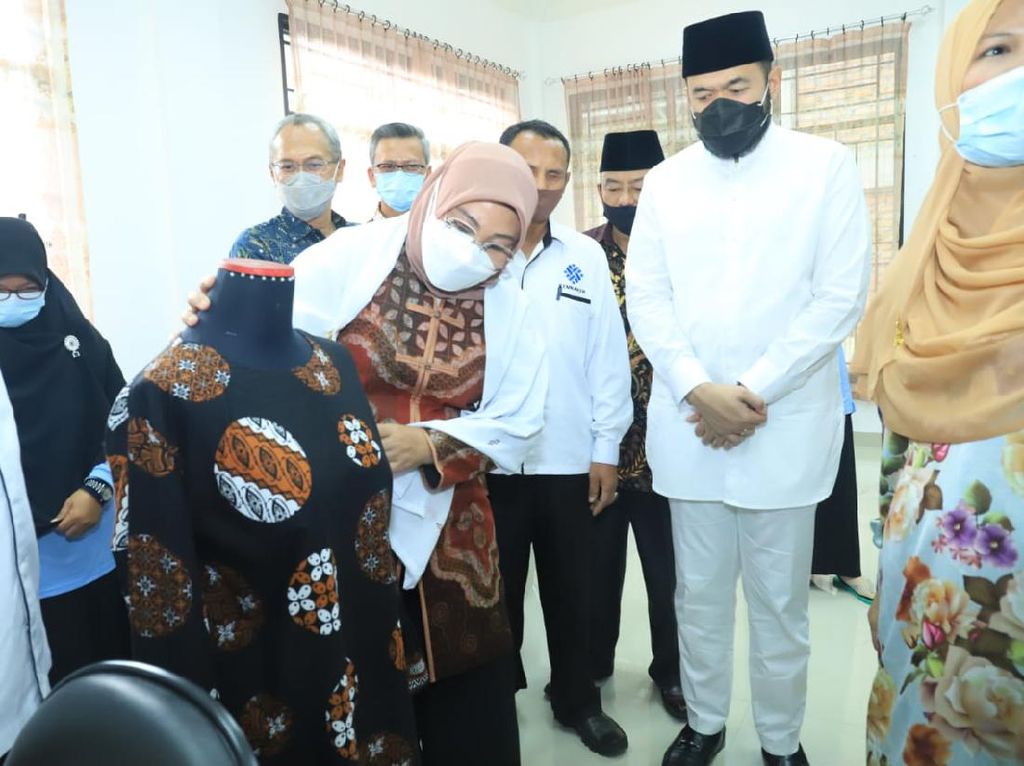 Kemnaker Dorong Potensi Santri di Padang Panjang Lewat BLK Komunitas Kemnaker Dorong Potensi Santri di Padang Panjang Lewat BLK Komunitas