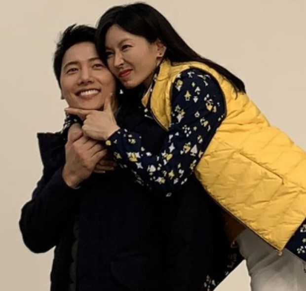 Kim Seo Yeon ketika melakukan pemotretan bersama suaminya, Lee Sang Woo / foto: instagram.com/sysysy1102