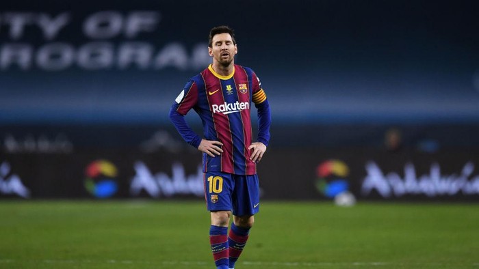 SEVILLE, SPAIN - JANUARY 17: Lionel Messi of Barcelona reacts during the Supercopa de Espana Final match between FC Barcelona and Athletic Club at Estadio de La Cartuja on January 17, 2021 in Seville, Spain. Sporting stadiums around Spain remain under strict restrictions due to the Coronavirus Pandemic as Government social distancing laws prohibit fans inside venues resulting in games being played behind closed doors. (Photo by David Ramos/Getty Images)