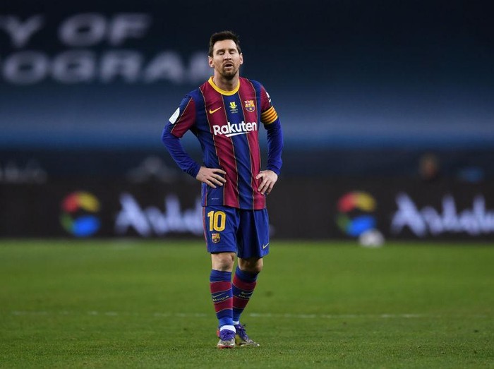 SEVILLE, SPAIN - JANUARY 17: Lionel Messi of Barcelona reacts during the Supercopa de Espana Final match between FC Barcelona and Athletic Club at Estadio de La Cartuja on January 17, 2021 in Seville, Spain. Sporting stadiums around Spain remain under strict restrictions due to the Coronavirus Pandemic as Government social distancing laws prohibit fans inside venues resulting in games being played behind closed doors. (Photo by David Ramos/Getty Images)