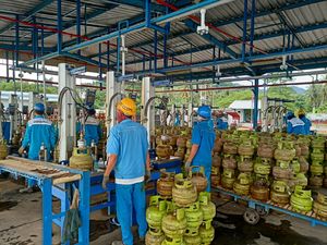 Kementerian ESDM Pastikan Stok BBM dan LPG di Sulbar dan Kalsel Kementerian ESDM Pastikan Stok BBM dan LPG di Sulbar dan Kalsel