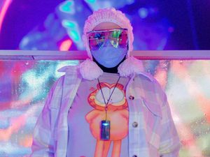 Lirik dan Chord Apa Kata Dunia oleh Melly Goeslaw (feat. Dedy Mizwar)