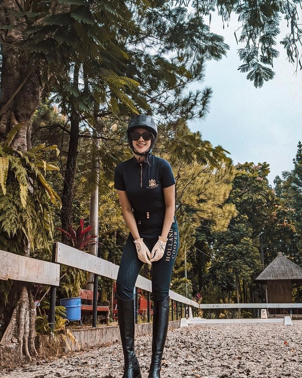 n Anya Geraldine Punya Hobi Berkuda