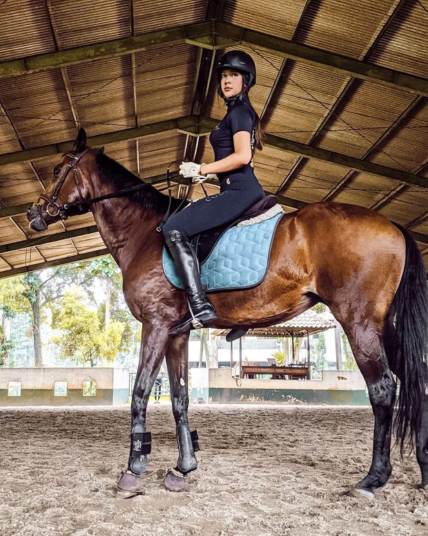 n Anya Geraldine Punya Hobi Berkuda