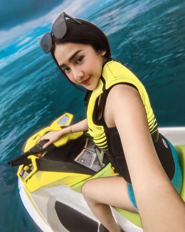 n Anya Geraldine Liburan di Alam Bebas, Tetap Sexy!