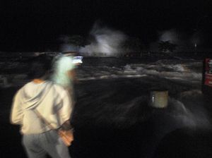 Penampakan Gelombang Tinggi Terjang Pesisir Manado