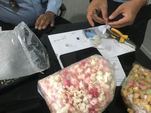 Nekat! Wanita Ini Selundupkan Sabu yang Diselipkan dalam Popcorn