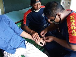 Tak Melulu Padamkan Api, Damkar Juga Tangani Kasus-kasus Unik Begini