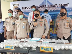 Polisi Ringkus Penyelundup Puluhan Ribu Benur Asal Sukabumi
