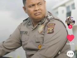 Polisi Nyamar Jadi Penjual Martabak, Netizen : Penjahatnya Malah Jadi Pelanggan