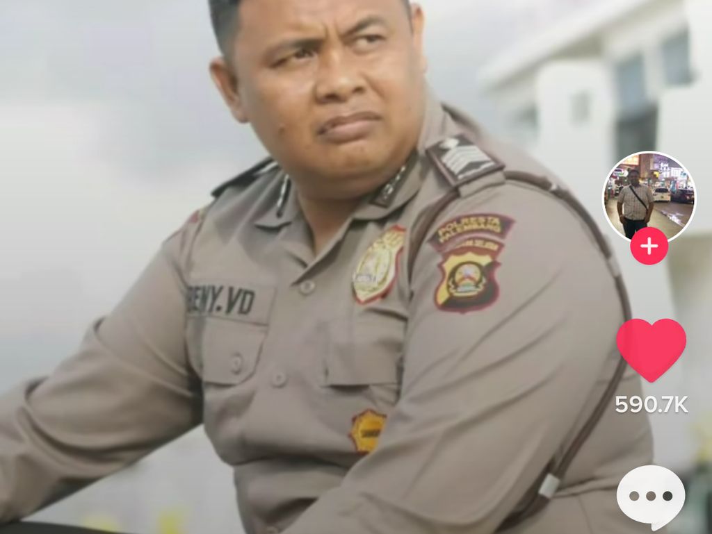 Polisi Nyamar Jadi Penjual Martabak, Netizen : Penjahatnya Malah Jadi Pelanggan Polisi Nyamar Jadi Penjual Martabak, Netizen : Penjahatnya Malah Jadi Pelanggan