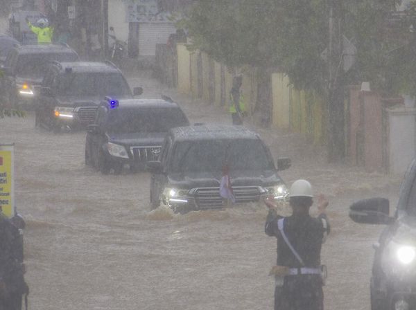 Mobil Jokowi Terobos Banjir Kalsel