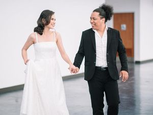 Inspirasi Foto Prewedding Hitam-Putih dari Arie Kriting dan Indah Permatasari Inspirasi Foto Prewedding Hitam-Putih dari Arie Kriting dan Indah Permatasari