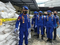 Puluhan Ton Bahan Bom Ikan Diamankan Polisi dari Gudang di Surabaya