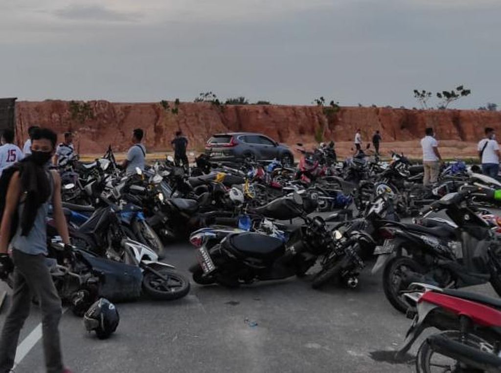 Dipakai untuk Balap Liar, 200 Kendaraan di Pekanbaru Ditilang Polisi Dipakai untuk Balap Liar, 200 Kendaraan di Pekanbaru Ditilang Polisi