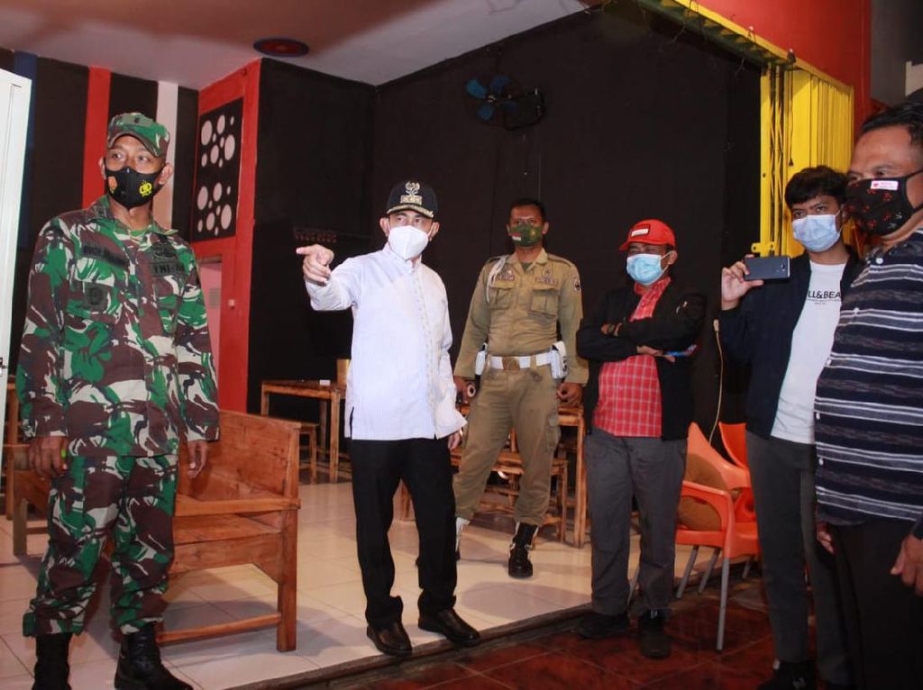 ASN-Pengusaha Karaoke Langgar PPKM di Pati, Total Denda Sampai Belasan Juta ASN-Pengusaha Karaoke Langgar PPKM di Pati, Total Denda Sampai Belasan Juta