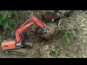 6 Desa Terisolasi Akibat Gempa Majene, Relawan Susuri Hutan Bawa Bantuan