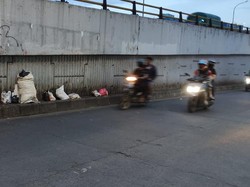 Warga Nantikan Tim Keamanan Pemkot Halau Penyampah Flyover Ciputat