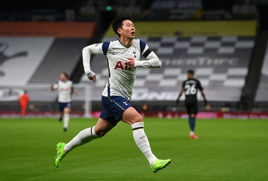 LONDON, ENGLAND - NOVEMBER 21: Heung-Min Son of Tottenham Hotspur celebrates after scoring his team's first goal during the Premier League match between Tottenham Hotspur and Manchester City at Tottenham Hotspur Stadium on November 21, 2020 in London, England. Sporting stadiums around the UK remain under strict restrictions due to the Coronavirus Pandemic as Government social distancing laws prohibit fans inside venues resulting in games being played behind closed doors. (Photo Neil Hall - by Pool/Getty Images)