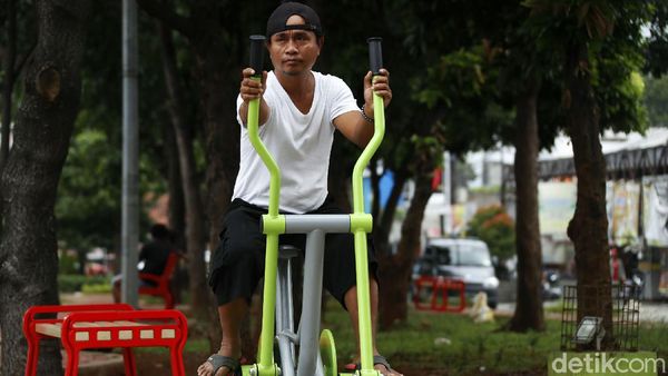 Mantap! Taman Hijau di Jati Asih Dilengkapi Sarana Olahraga