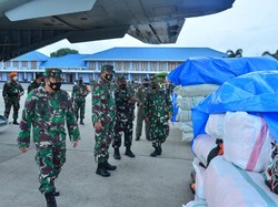 TNI AU Distribusikan 87 Ton Bantuan Logistik ke Sulbar-Kalsel