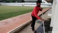 Stadion Merpati sebelumnya ditutup pada pertengahan Desember 2020 karena direnovasi dengan menambah pagar di dua titik tribun untuk menghalangi bola agar tidak keluar arena.
