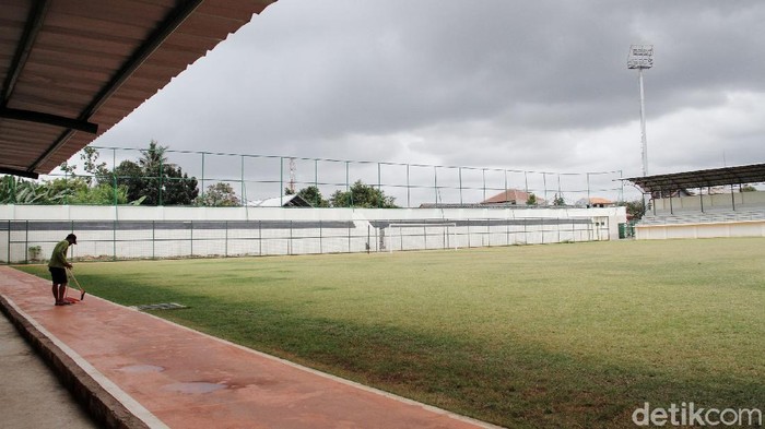 Wajah Baru Stadion Merpati Depok Renovasi Stadion Merpati Depok telah rampung. Kini stadion yang terletak di Jalan Gelatik Raya itu masuk dalam kategori Liga 2.