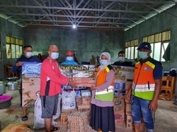 WIKA Salurkan Sembako hingga Obat ke Korban Bencana di Sulbar & Kalsel WIKA Salurkan Sembako hingga Obat ke Korban Bencana di Sulbar & Kalsel