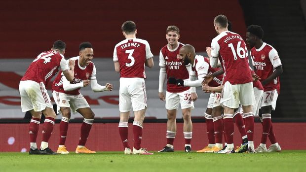 Arsenal players celebrate after Arsenal's Pierre-Emerick Aubameyang, second left, scored his side's opening goal during the English Premier League soccer match between Arsenal and Newcastle United at Emirates Stadium in London, England, Monday, Jan.18, 2021. (Shaun Botterill/Pool via AP)