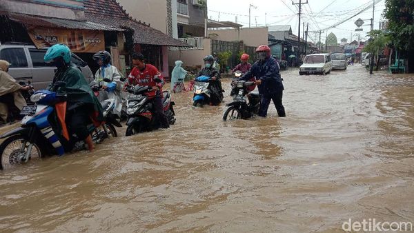Banjir di Kudus, Sejumlah Kendaraan Mogok