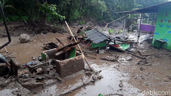 Foto: Kerusakan Akibat Banjir Bandang di Gunung Mas Bogor