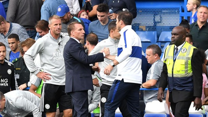 LONDON, ENGLAND - AUGUST 18: Frank Lampard, Manager of Chelsea shakes hands with Brendan Rodgers, Manager of Leicester City during the Premier League match between Chelsea FC and Leicester City at Stamford Bridge on August 18, 2019 in London, United Kingdom. (Photo by Michael Regan/Getty Images)