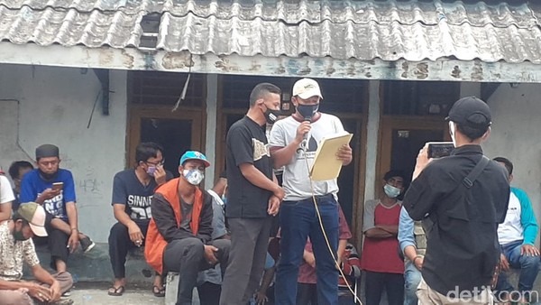 Deklarasi Perjanjian Damai warga Manggarai, janji tidak tawuran lagi. (Afzal Nur Iman/detikcom) Deklarasi Perjanjian Damai warga Manggarai, janji tidak tawuran lagi. (Afzal Nur Iman/detikcom)