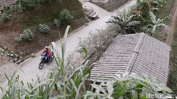 Hujan Abu Gunung Merapi Guyur 3 Kecamatan di Boyolali