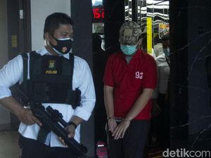 Tersangka Kasus Mesum Sesama Jenis dengan Nakes di Wisma Atlet Ditahan Tersangka Kasus Mesum Sesama Jenis dengan Nakes di Wisma Atlet Ditahan