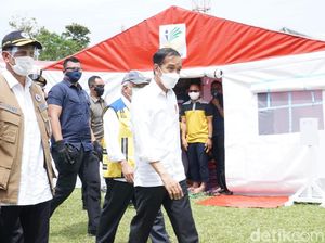 Tinjau Tenda Pengungsi Gempa Sulbar, Jokowi Cek Ketersediaan Logistik