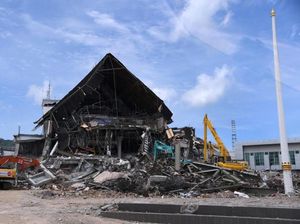 Cerita Sekuriti Kantor Gubernur Sulbar Terjepit Reruntuhan 12 Jam Cerita Sekuriti Kantor Gubernur Sulbar Terjepit Reruntuhan 12 Jam