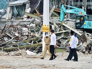 Ke Mamuju, Jokowi: Saya Datang Pastikan Evakuasi-Bantuan Terkelola