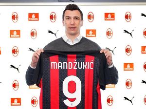 Bakal Main Bareng Ibrahimovic, Bagaimana Mandzukic?