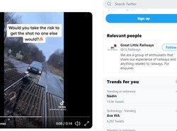 TikTokers Ini Panen Hujatan Gara-gara Memotret Mobil di Tengah Rel Kereta