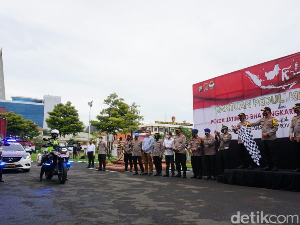 Polda Jatim Kirim 25.165 Paket Sembako untuk Korban Bencana di Kalsel dan Sulbar Polda Jatim Kirim 25.165 Paket Sembako untuk Korban Bencana di Kalsel dan Sulbar